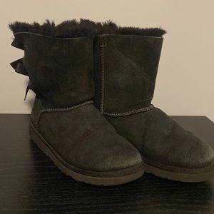 Girl’s UGG Bailey bow boots size 4